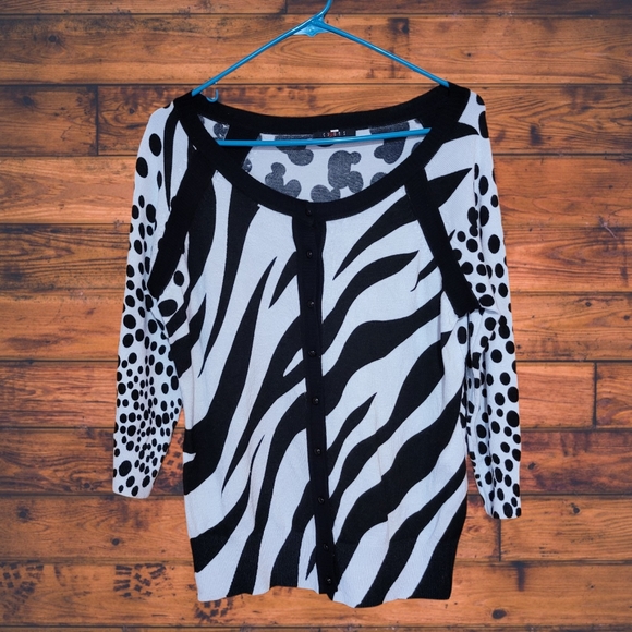 Cyrus Animal Print Button Sweater Sz M - Picture 1 of 6